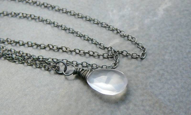 Rosenquarz-Birne-Briolette Auf A Oxidierten Sterling Silberkette von BeadsMe