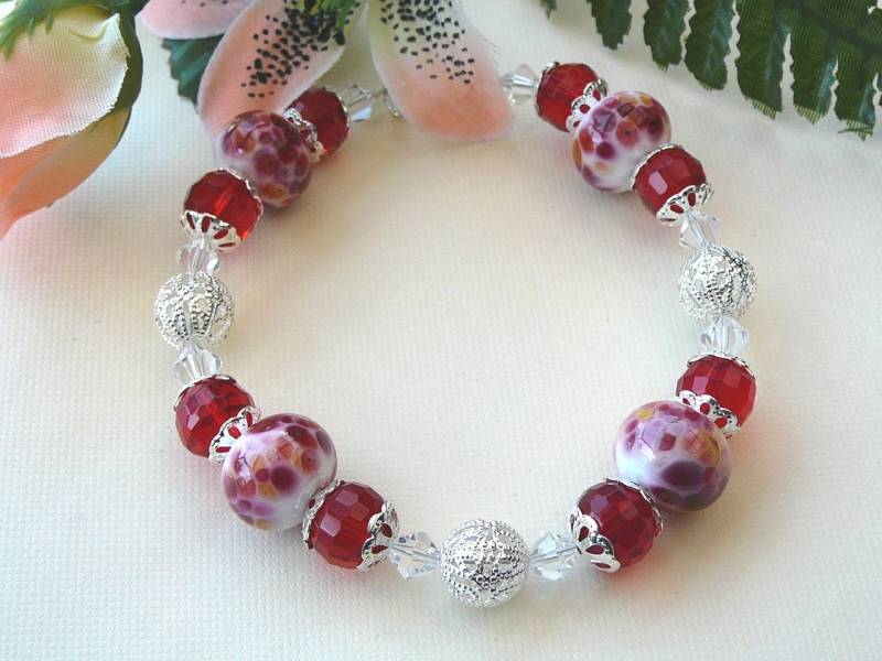 Rot Und Silber, Erdbeeren Sahne Armband von BeadsMe