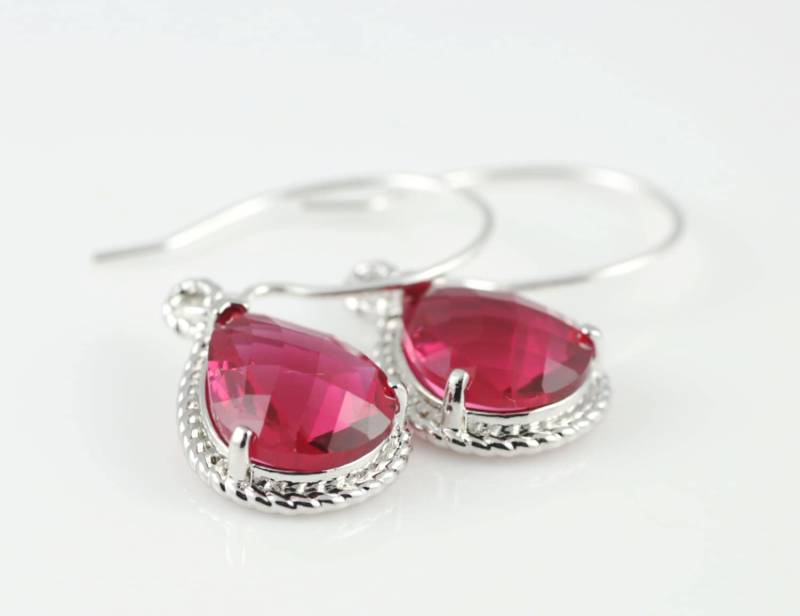 Rote Glasohrringe Mit Einem Glänzenden Silber-Ton-Rahmen von BeadsMe