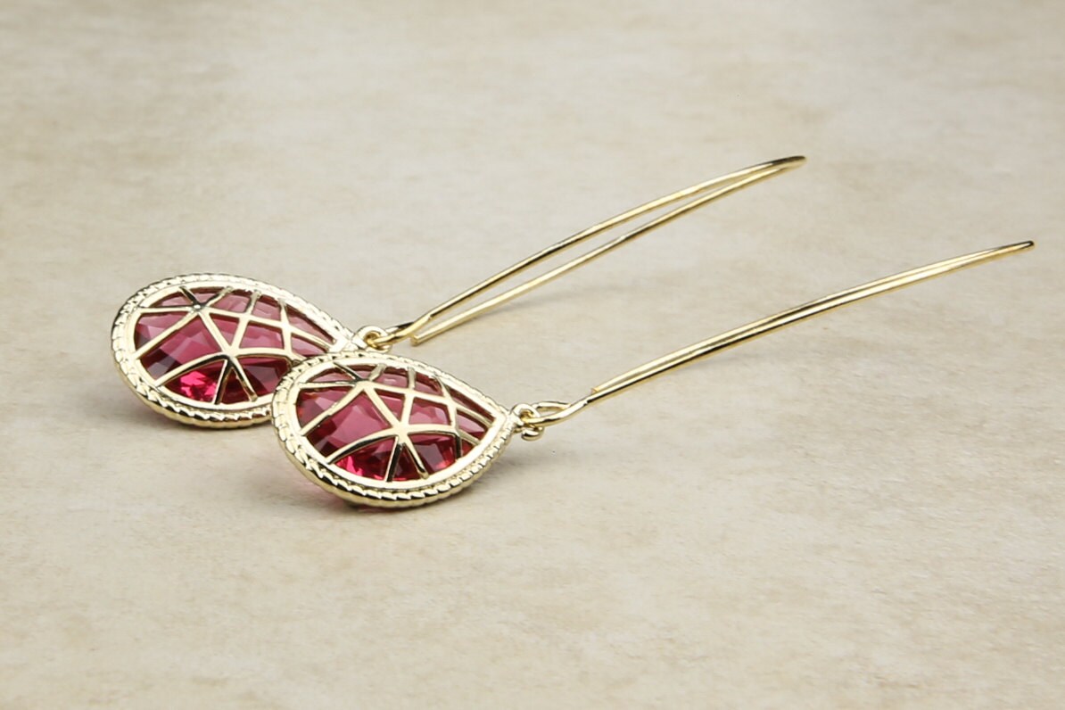 Rote Glasohrringe Mit Einem Glänzenden Vergoldeten Rahmen von BeadsMe