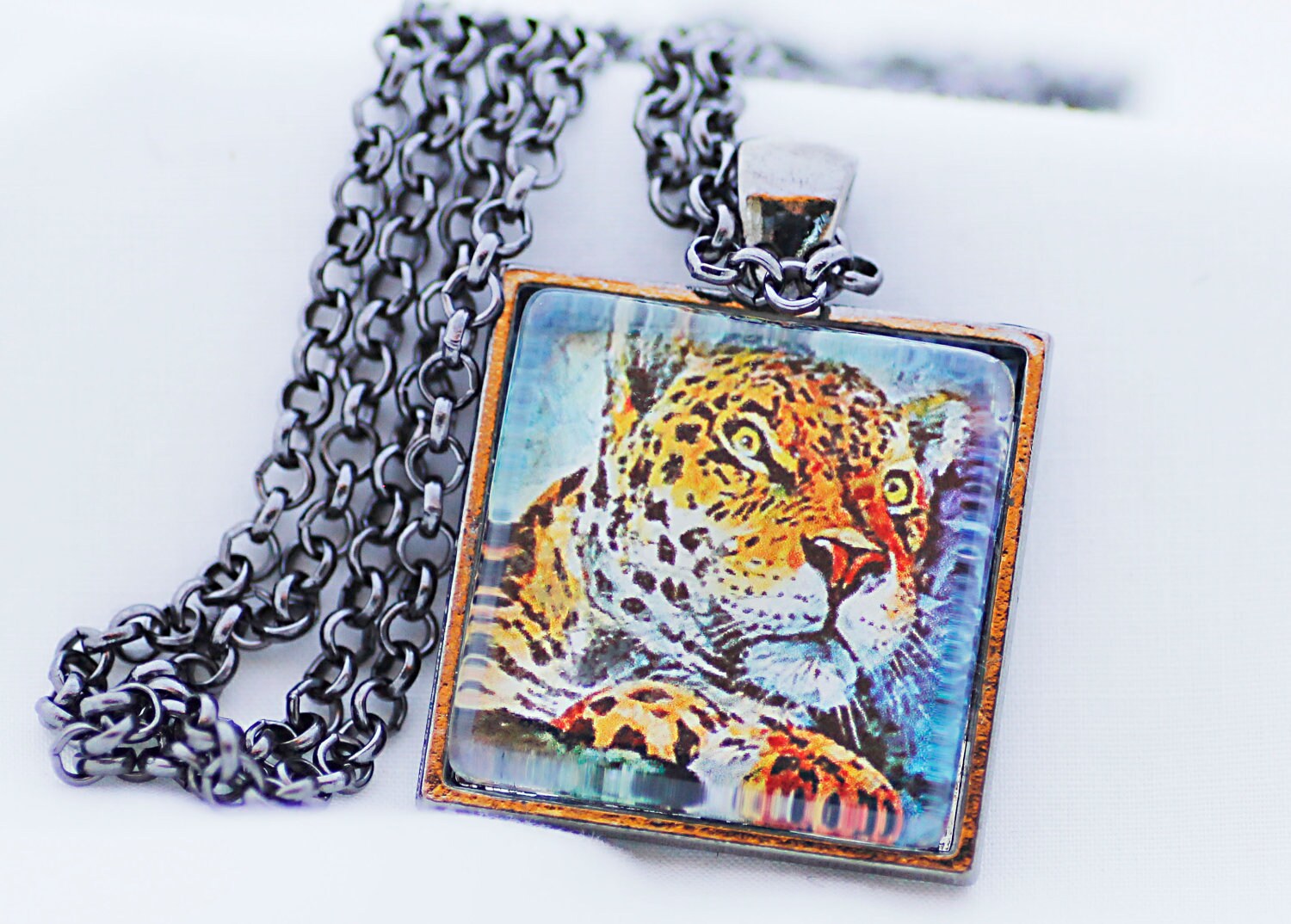 Ruht Leopard Halskette, Rotguss Schwarz, Fine Art Prints, Foto-Schmuck von BeadsMe