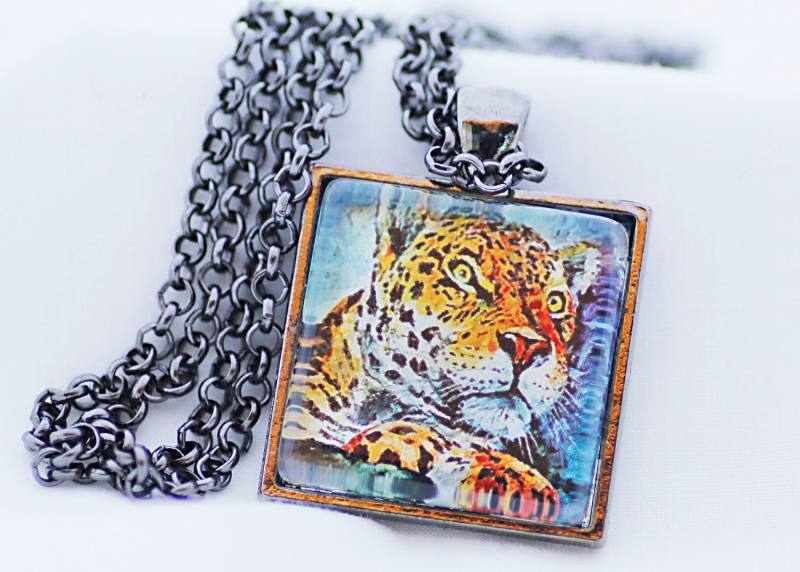 Ruht Leopard Halskette, Rotguss Schwarz, Fine Art Prints, Foto-Schmuck von BeadsMe