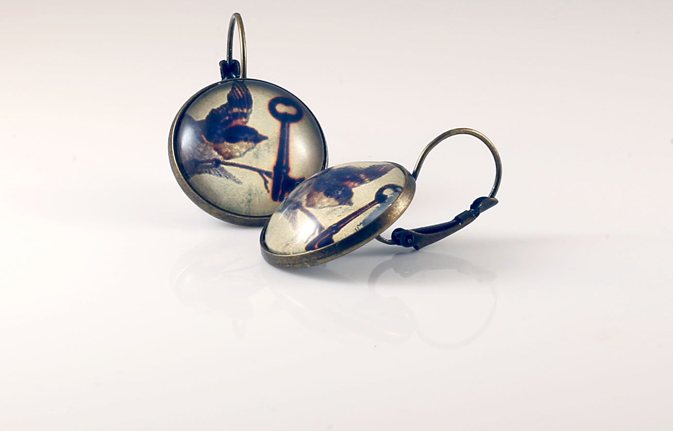 Schlüssel Ohrringe, Antik Messing, Digitale Kunst Antiken Stil Vogel Und Ohrringe von BeadsMe