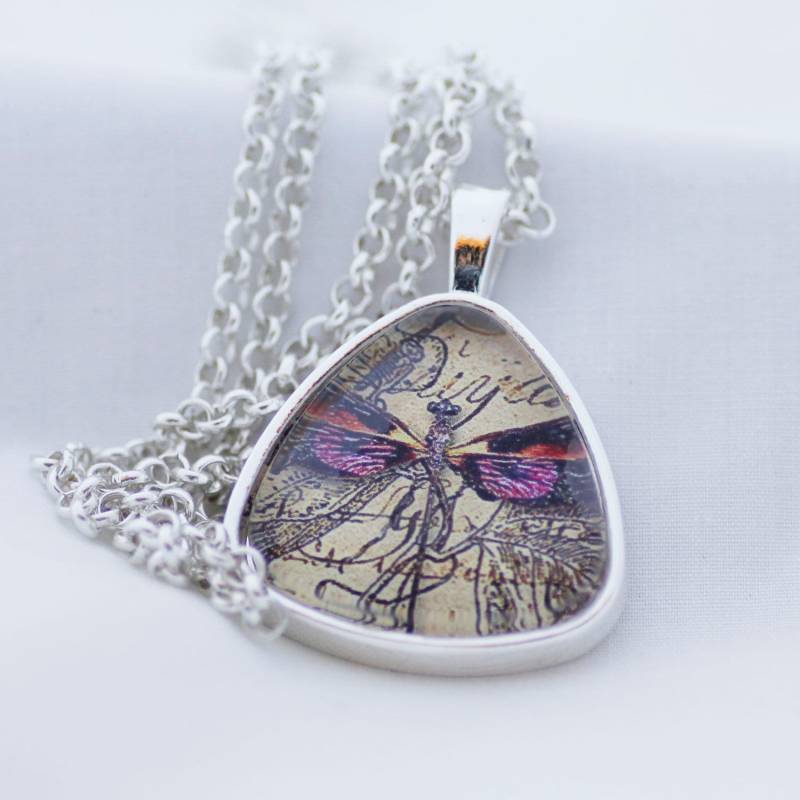 Schmetterling, Schmetterlingsanhänger, Dreieck Anhänger Halskette, Silber Ton, Digitale Kunst von BeadsMe