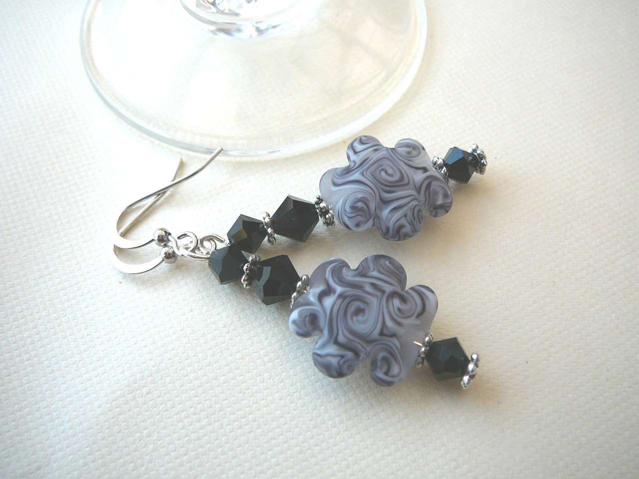 Schwarz Handmade Lampwork Ohrringe von BeadsMe