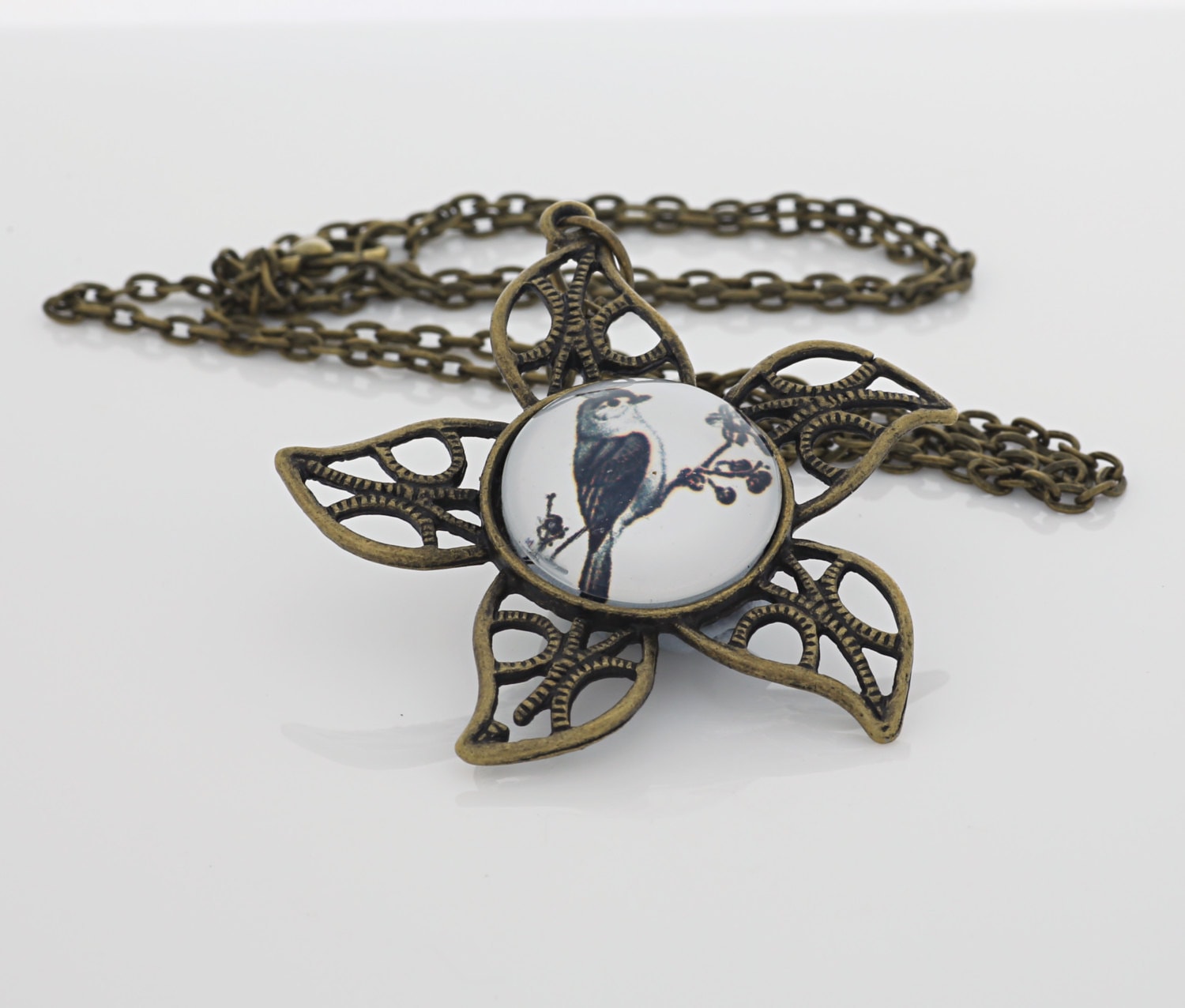 Schwarz Und Weiß Vogel Halskette, Jahrgang Bronze, Fotografie, Digitale Kunst Bild Schmuck von BeadsMe