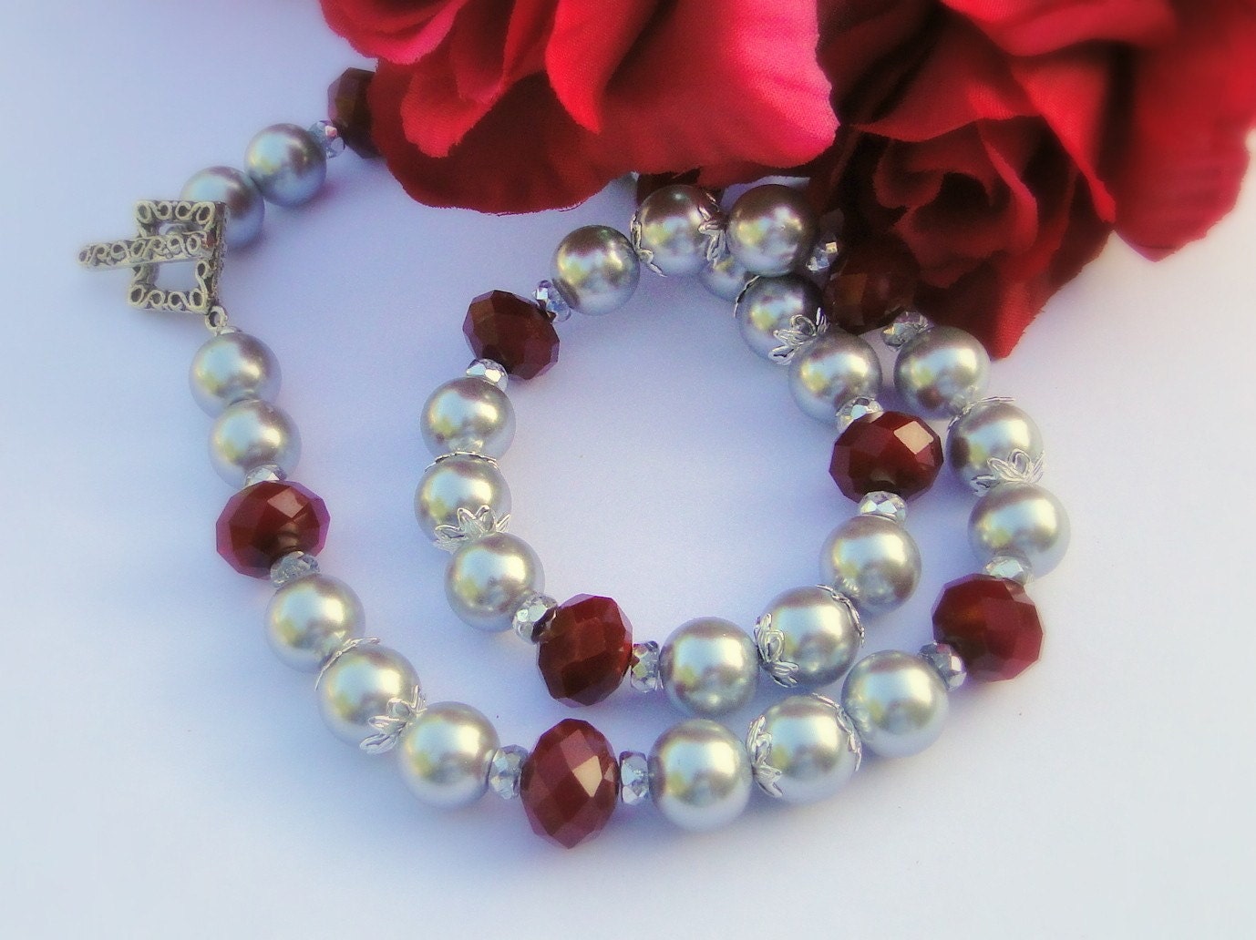 Silber Glasperlen Mit Großen Multi Facettierten Roten Rondellen, Kette von BeadsMe