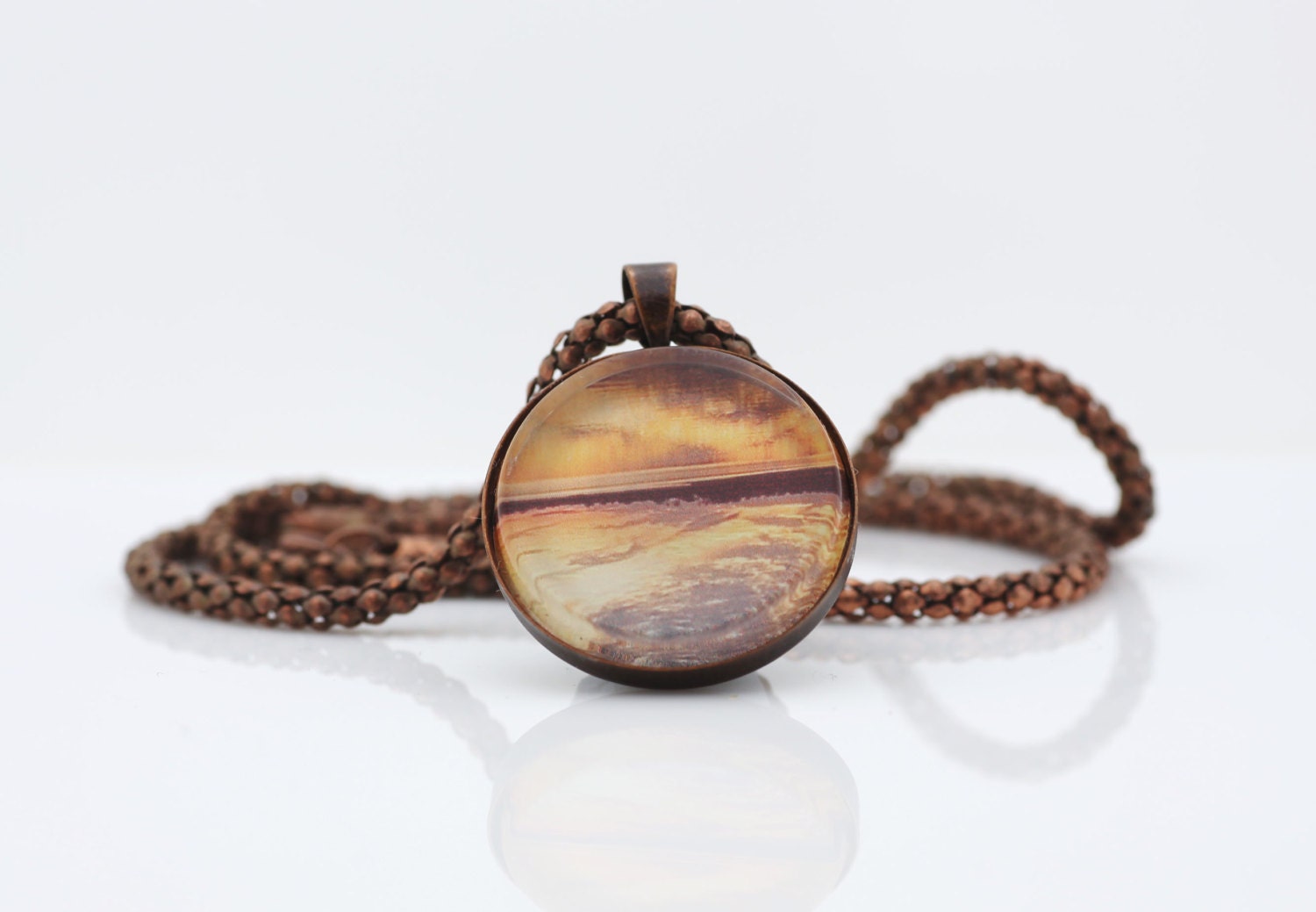 Sonnenuntergang Mit Spiegelung, Digitale Kunst-Halskette, Vintage Kupfer von BeadsMe