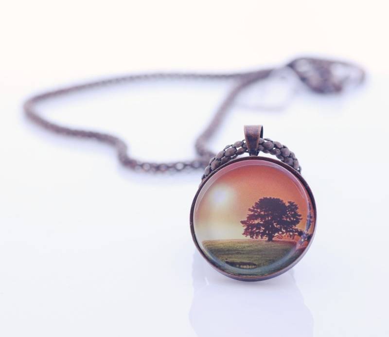 Sonnenuntergang Und Baum Halskette Vintage Kupfer, Fine Art Druck, Foto-Schmuck von BeadsMe