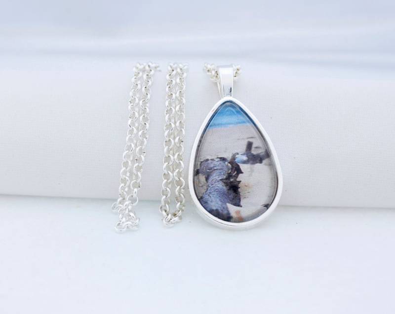 Strand Halskette, Glänzend Silber, Fotografie, Foto-Schmuck, Treibholz Am Strand, Urlaub Halskette von BeadsMe