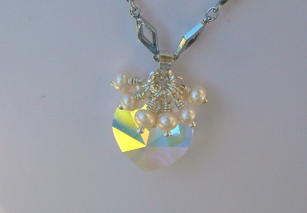Swarovski Crystal Hearl Umgeben Von Süßwasser-Perlen, Kette von BeadsMe
