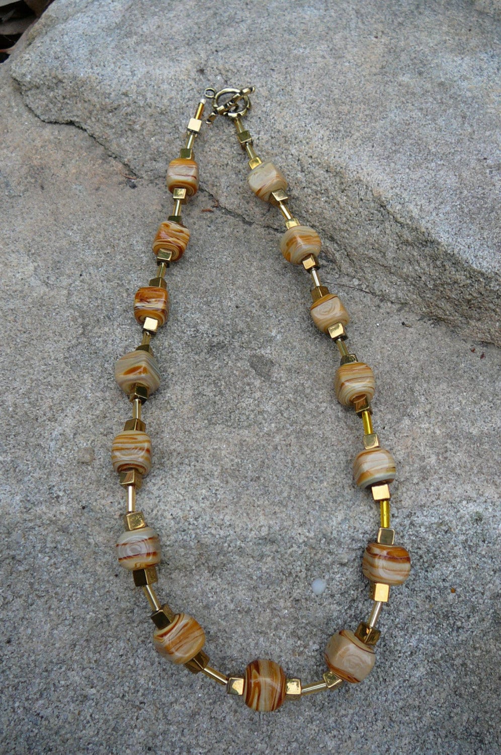 Tiger Eye Cubes Mit Gold Glas, Kette von BeadsMe