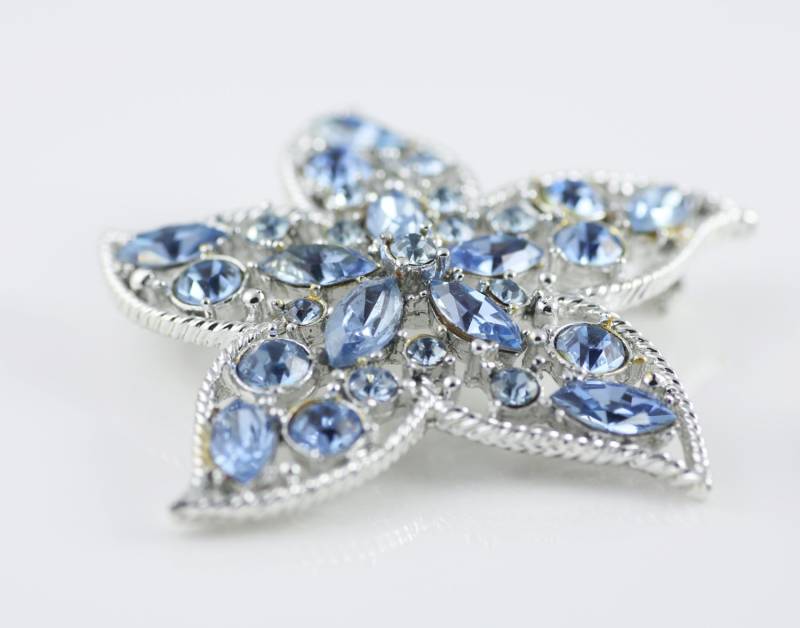 Vintage Brosche, Clip Auf Ohrringe, Pastell-Blau von BeadsMe