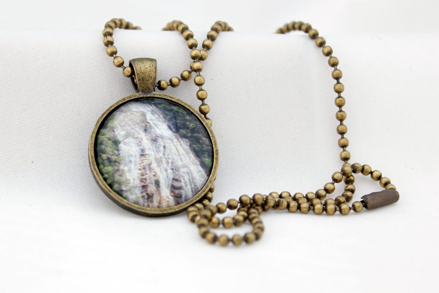 Wasserfall-Foto-Anhänger, Antik Messing, Fotografie, Halskette, Foto-Schmuck von BeadsMe