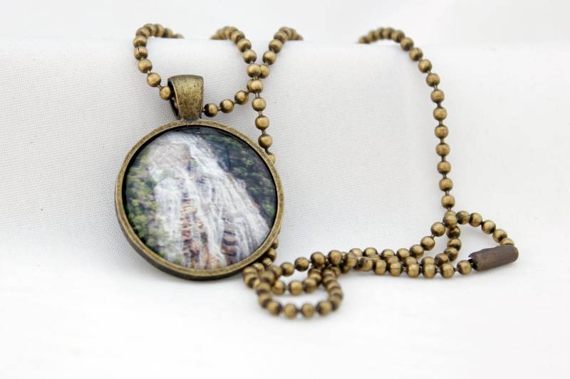 Wasserfall-Foto-Anhänger, Antik Messing, Fotografie, Halskette, Foto-Schmuck von BeadsMe