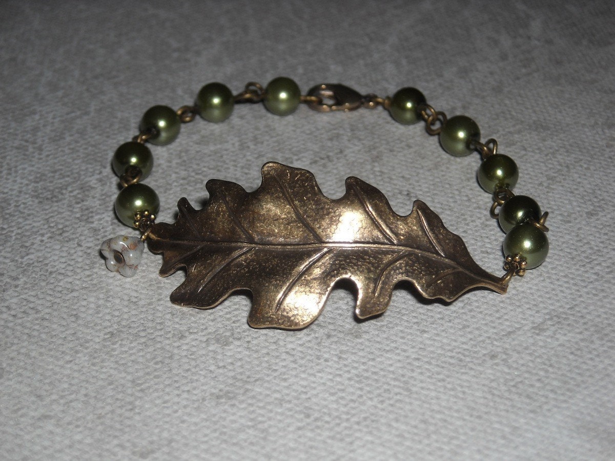Oak Lea Charm Armband, Freundschaftsarmband, Cuff, Armreif Blatt, Armband Messing, Geschenk, Hochzeitsarmband von BeadsStory