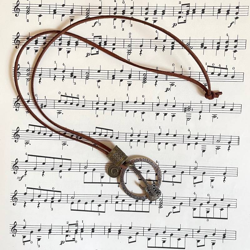 Personalisierte Gitarrenhalskette Für Männer - Musiker Initialanhänger Motivationsgeschenk Ihn Festival Schmuck Individuelle Namenskette von BeadsWithWings