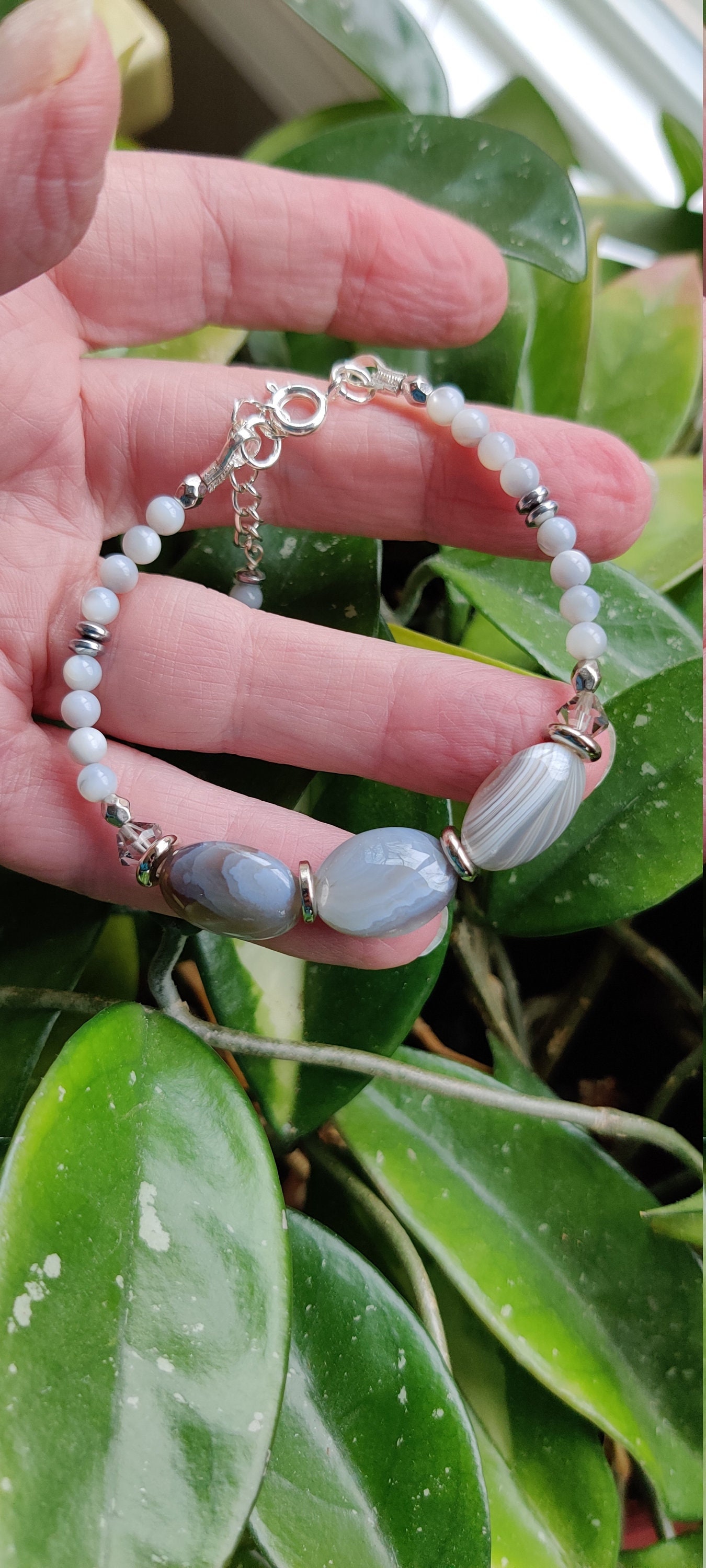 Graues Achat Armband von BeadwiredDesigns