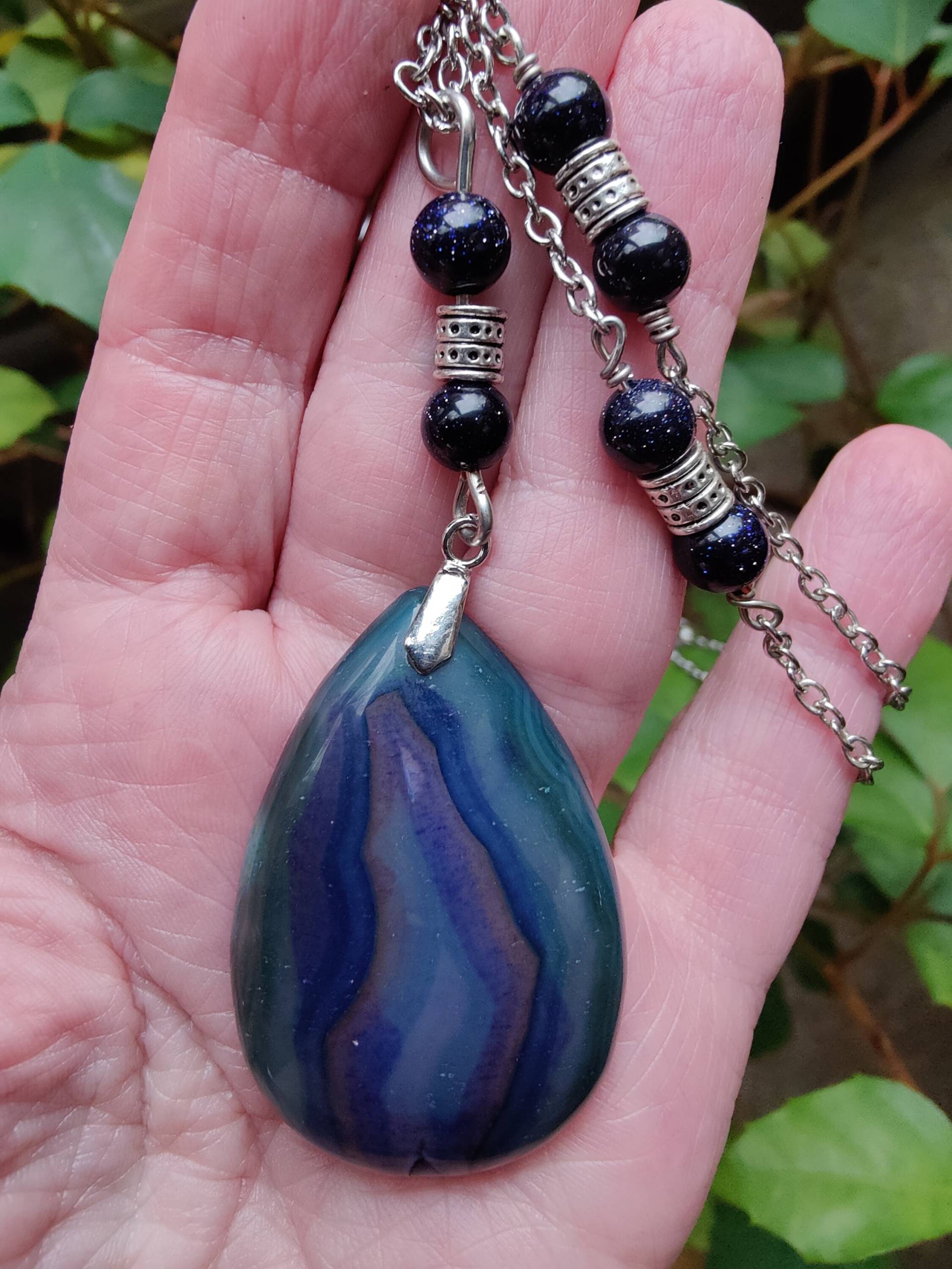 Moosgrün, Blau & Lila Teardrop Achat Stein Anhänger Moosgrün, Blau & Lila Teardrop Achat Stein Anhänger von BeadwiredDesigns