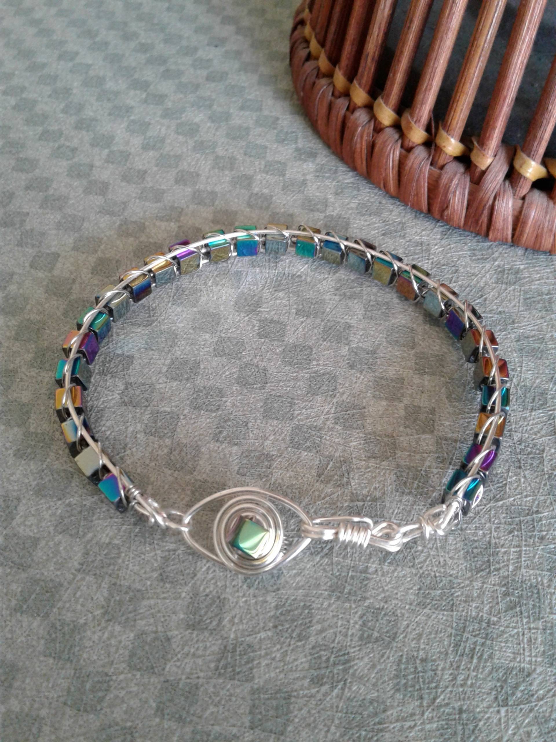Wireweave Hämatit Iris Luster Armreif Wireweave Hämatit Iris Luster Armreif von BeadwiredDesigns