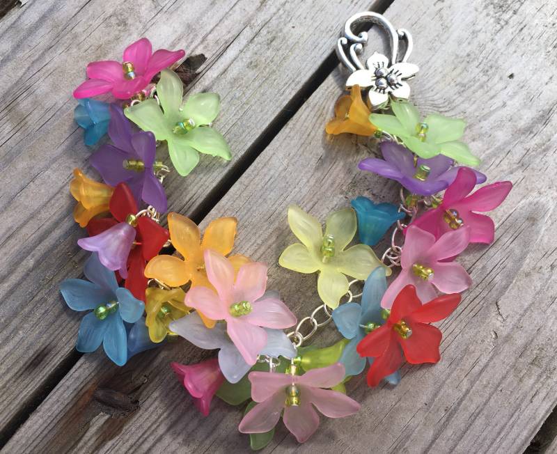 Blumen-Bettelarmband Blumen-Bettelarmband von Beadzbylouise