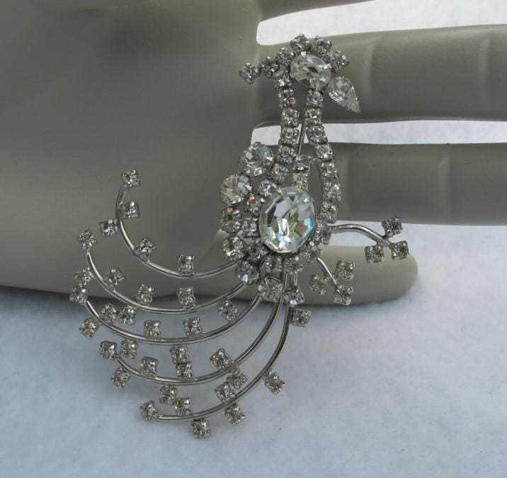 Stilisierter Pfau Pin Mit Ausgefallenen Strasssteinen Stilisierter Pfau Pin Mit Ausgefallenen Strasssteinen von BeakChicJewelry