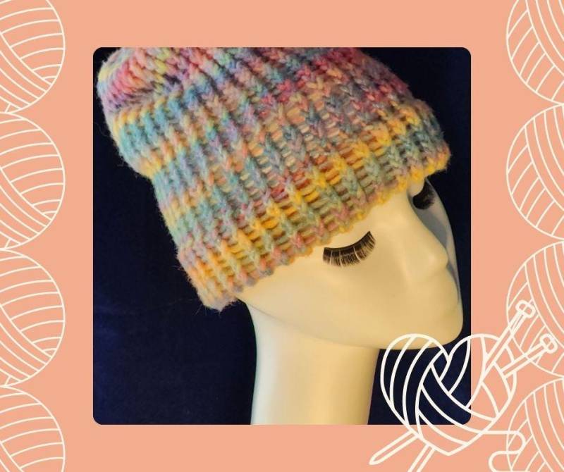Handgestrickte Beanie in Gedämpften Bunten Streifen | Artikel #9 von BeaniesByMom