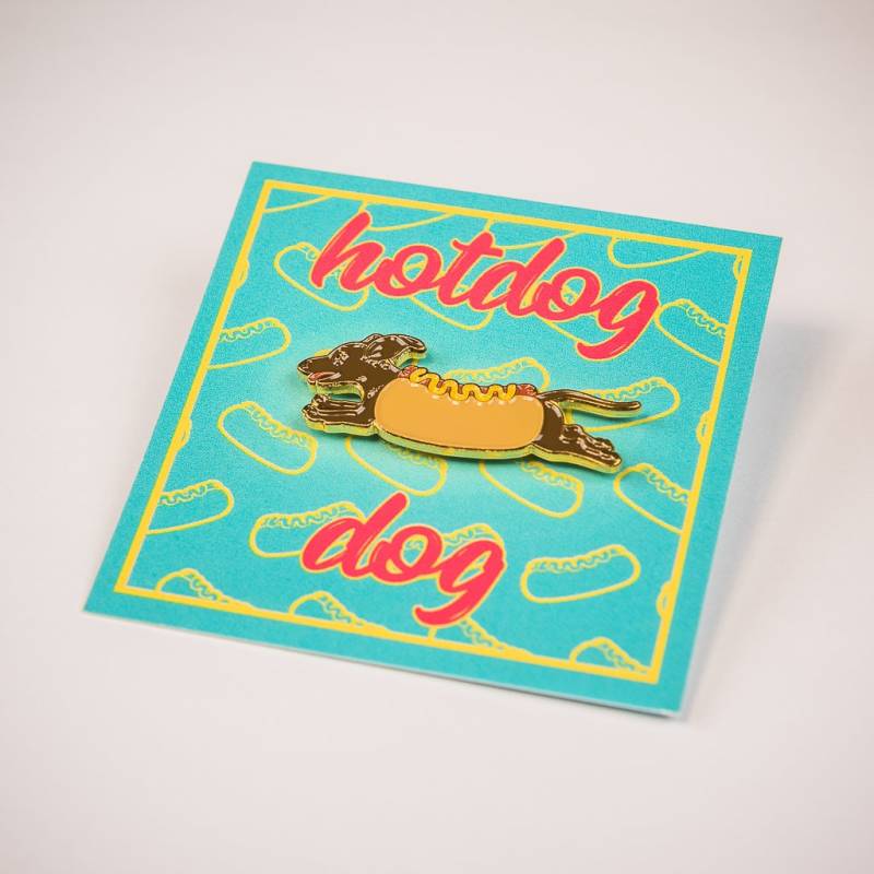 Hotdog Emaille Pin // Hund Im Brötchen von BeanouShop