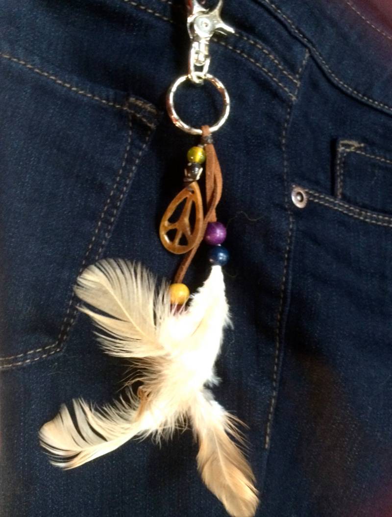 Leder Feder Spaß Schlüsselanhänger von BeansandThreads