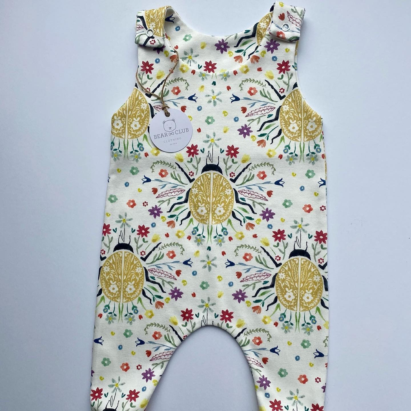 Strampler - Käferblüte Bio Unisex Baumwolle Strampler, Handarbeit, Baby Shower Geschenk, Kinderkleidung von BearClubClothing