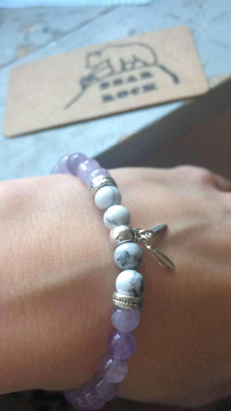 Amethyst Und Howlith Stretcharmband Amethyst Und Howlith Stretcharmband von BearRockJewellery