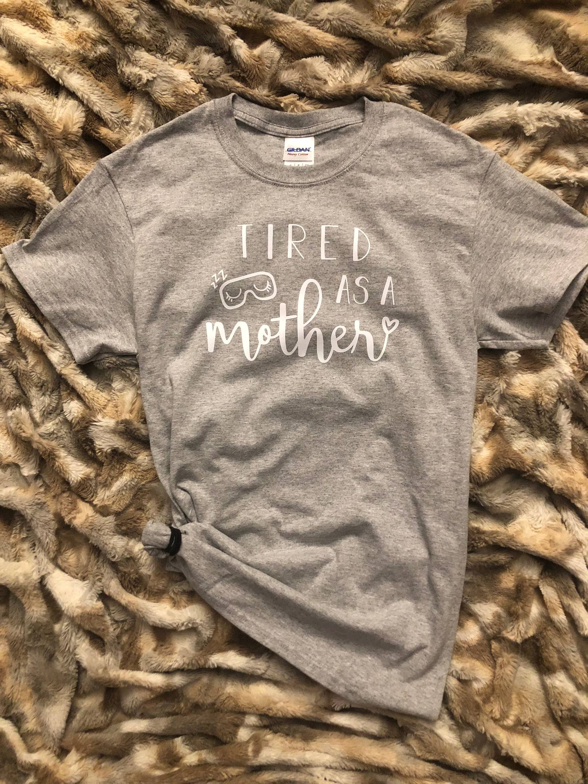Als Mutter Custom T-Shirt Müde Als Mutter Custom T-Shirt Müde von BearlyAwakeDesigns