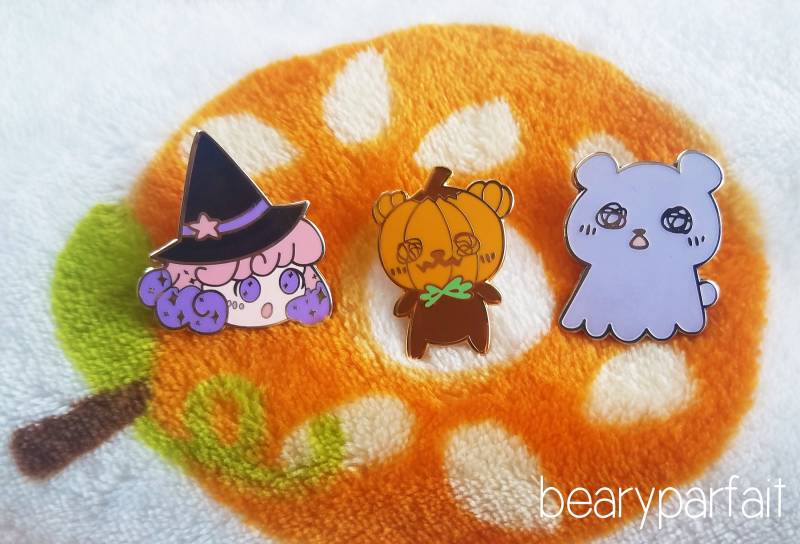 Spoopy Halloween Pins Spoopy Halloween Pins von BearyParfait