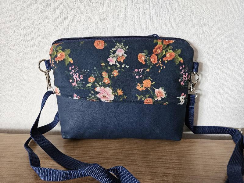 Kleine Umhängetasche Handtasche Party Tasche Clutsch Innenfächer Bunte Blumen Handgefertigt Neu von BeatesKreativShop