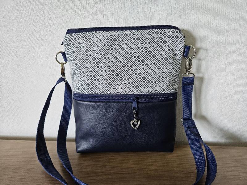 Kleine Umhängetasche Schultertasche Handtasche Außenfach Innenfach Muster Handgefertigt Neu von BeatesKreativShop