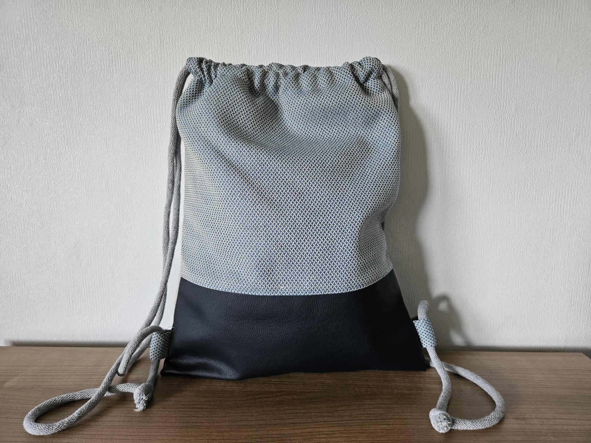 Rucksack Turnbeutel Sportbeutel Sporttasche Abgefüttert Reißverschlussfach Outdoorstoff Kreuzmuster Kunstleder Kinder Handgefertigt Neu Rucksack Turnbeutel Sportbeutel Sporttasche Abgefüttert Reißverschlussfach Outdoorstoff Kreuzmuster Kunstleder Kinder Handgefertigt Neu von BeatesKreativShop