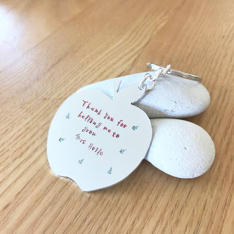 Lehrer Geschenk Personalisierter Apfel Schlüsselring Handgestempelt Schlüsselanhänger von BeatificJewellery
