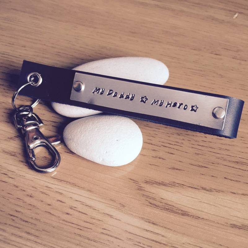 Hand Gestempelt Leder Schlüsselanhänger Personalisierter Schlüsselanhänger von BeatificJewellery