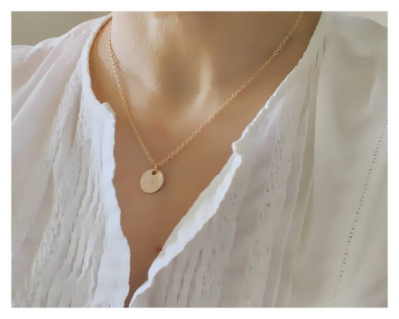 14K Gold Filled Initial Plättchen Halskette Personalisiertes Schmuck Geschenk von BeaucoupdeBeads