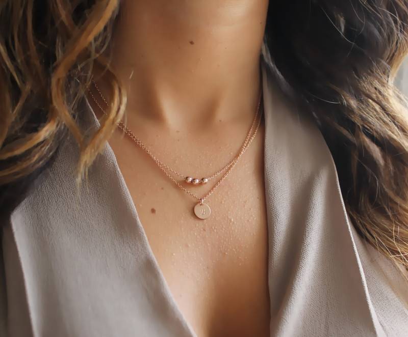 14K Gold Filled Layered Halsketten Set Personalisierte Initial Plättchen von BeaucoupdeBeads