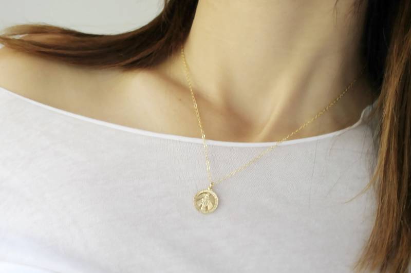 14K Gold Filled Jungfrau Maria Anhänger Halskette Religiöser Schmuck von BeaucoupdeBeads