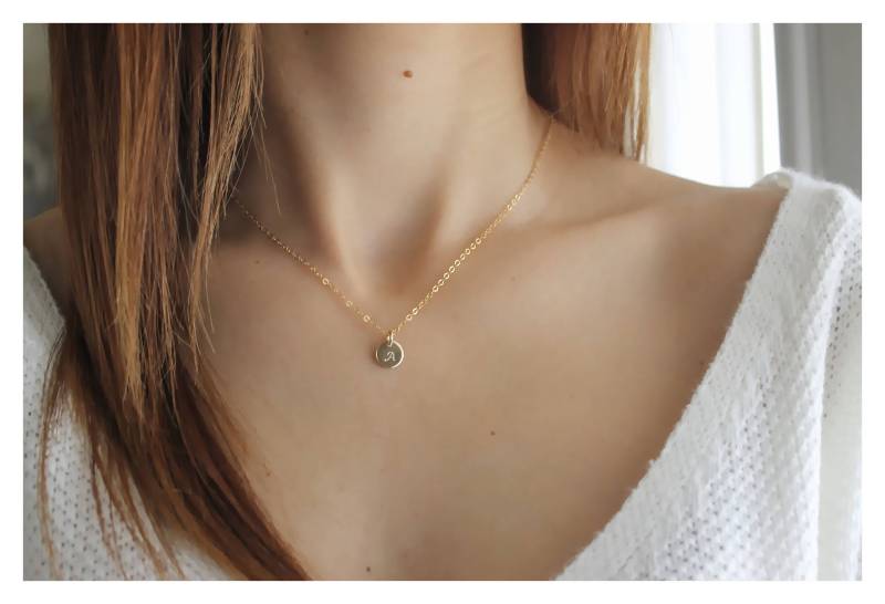 Personalisierte 14K Gold Filled Initial Halskette von BeaucoupdeBeads