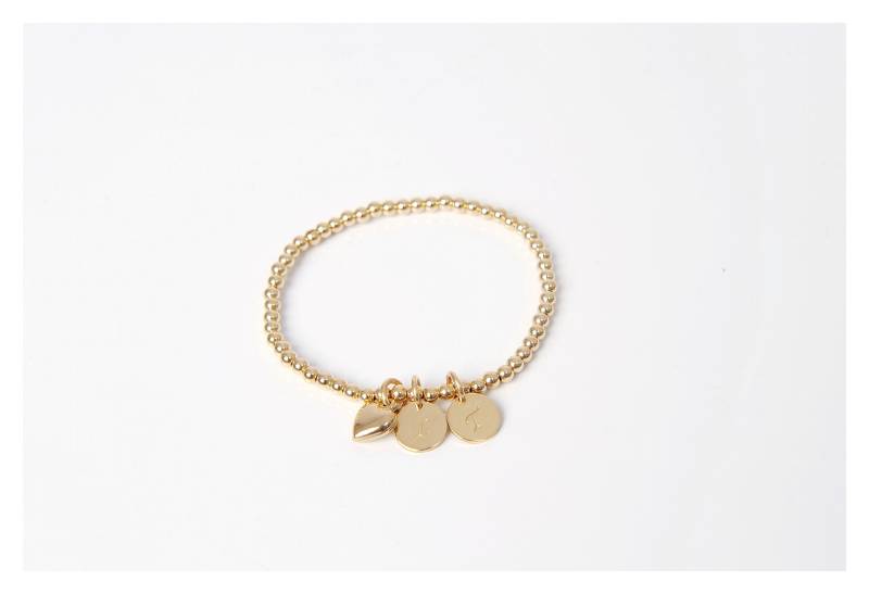 Personalisiertes 14K Gold Filled Perlenarmband Mit Initial Plättchen von BeaucoupdeBeads