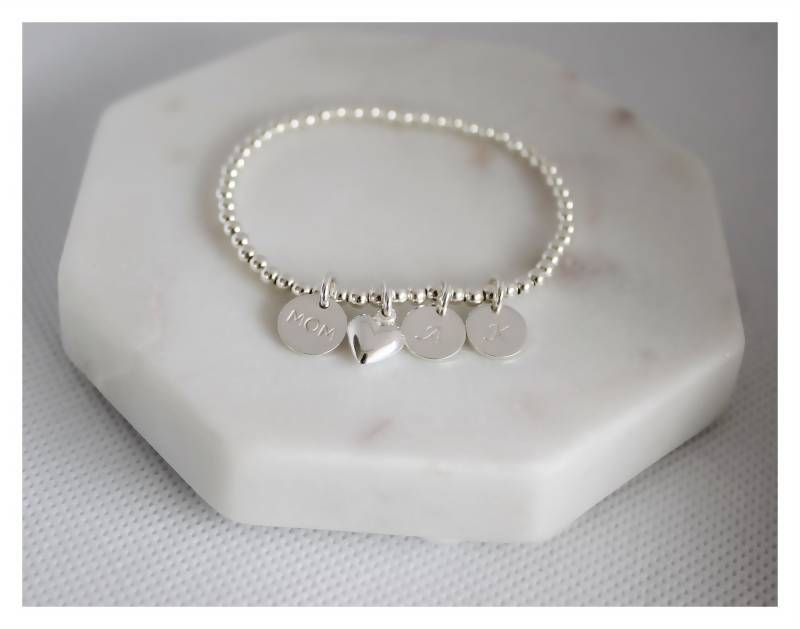 sterling Silber Mom Armband Perlenkugel Armband Mit Initial Charms sterling Silber Mom Armband Perlenkugel Armband Mit Initial Charms von BeaucoupdeBeads