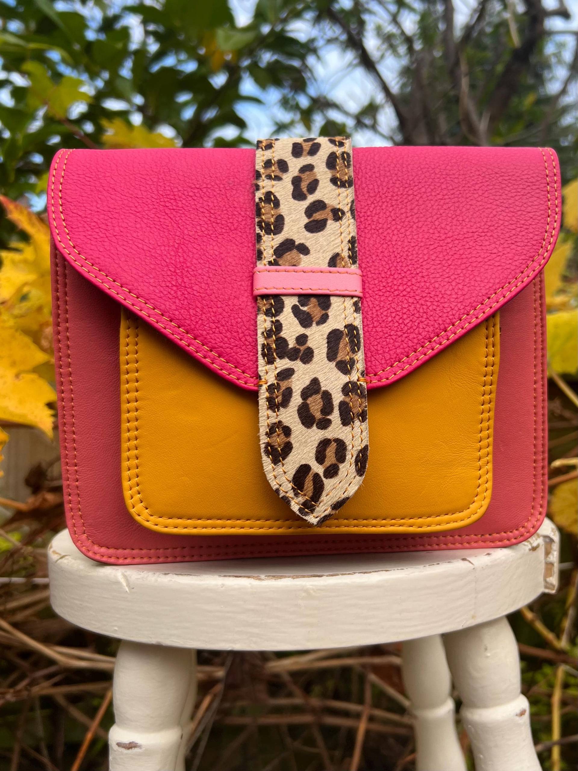 Einzigartige Farbige Ledertasche, Kleine Umhängetasche, Zerowaste, Nachhaltiges & Recyceltes Leder, Fairtrade, Weihnachtsgeschenk, Ethisch von BeaumontBagsUK