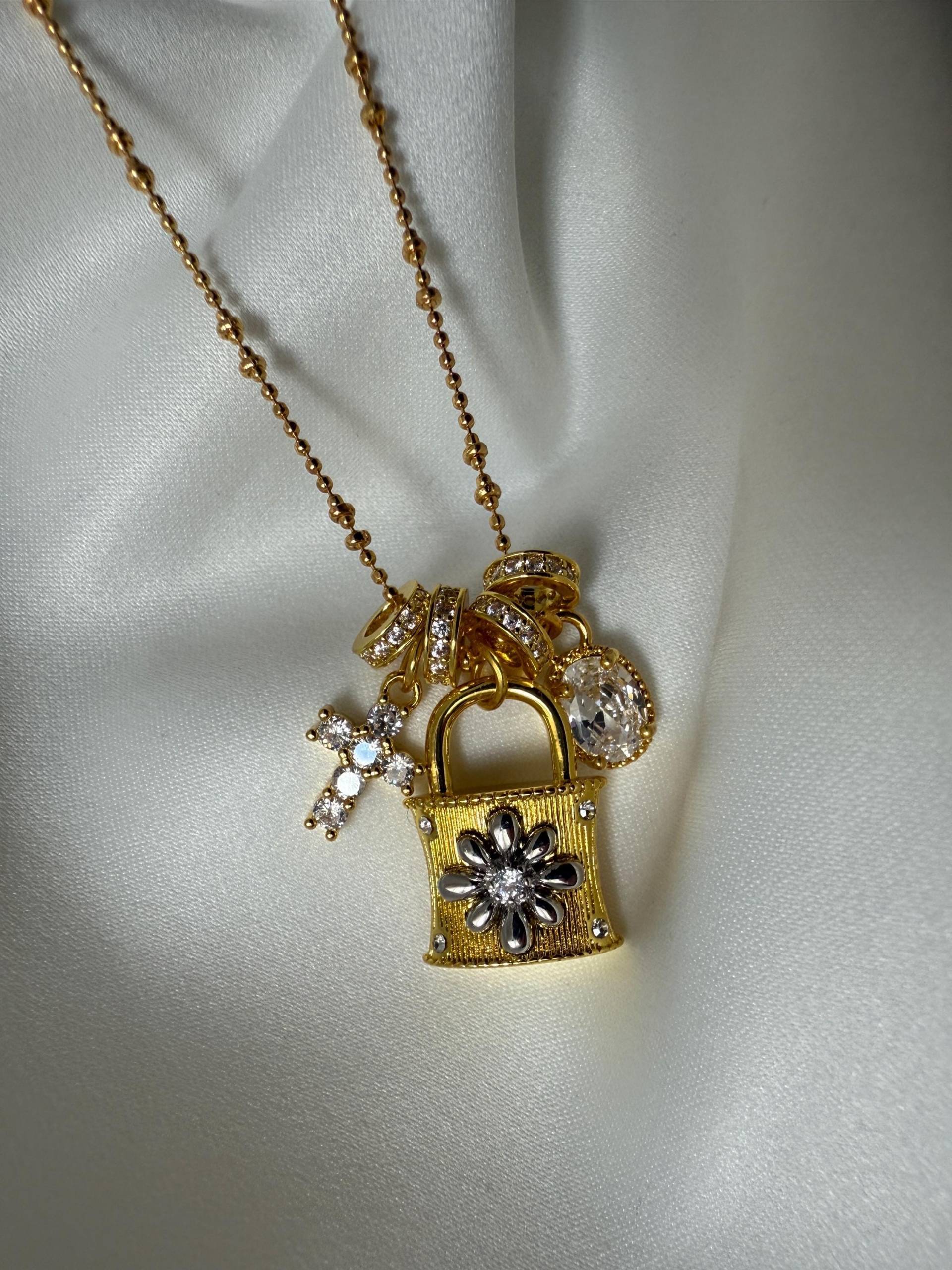 Gold Halskette, Multi Charm Kreuz Anhänger Mit Cz Steine, Liebesschloss Halskette von BeausancyBoutique