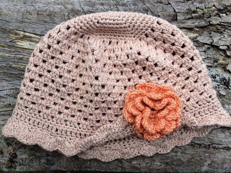 Babymütze. Baby Blumen Cloche Hut. Gehäkelte Hut Aus Bambus Baumwolle Für 6-12 Monate Altes Babymütze. Baby Blumen Cloche Hut. Gehäkelte Hut Aus Bambus Baumwolle Für 6-12 Monate Altes von BeautiWoolTreasures