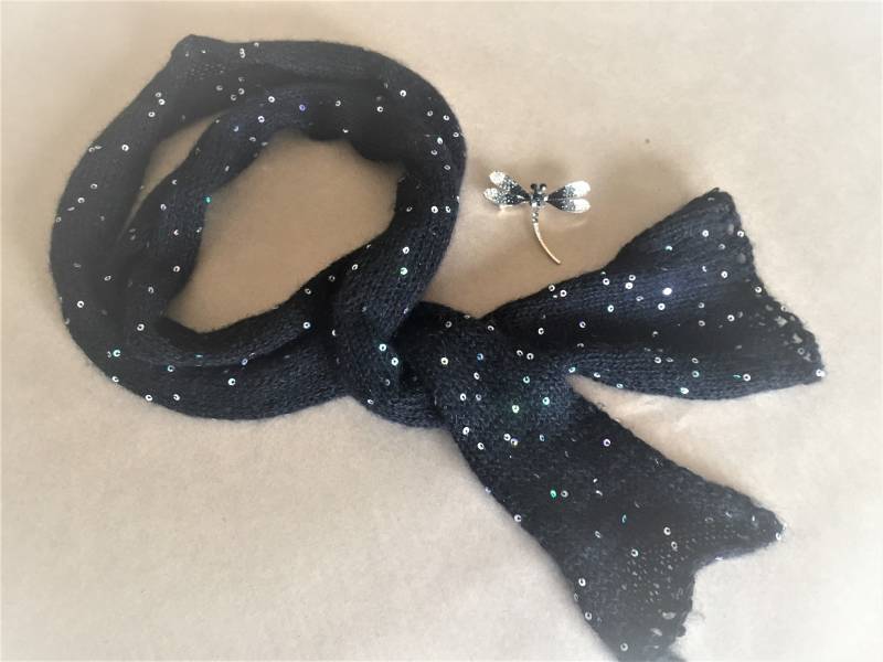 Hand Gestrickter Schwarzer Mohair Damenmode Schal Mit Pailletten von BeautiWoolTreasures