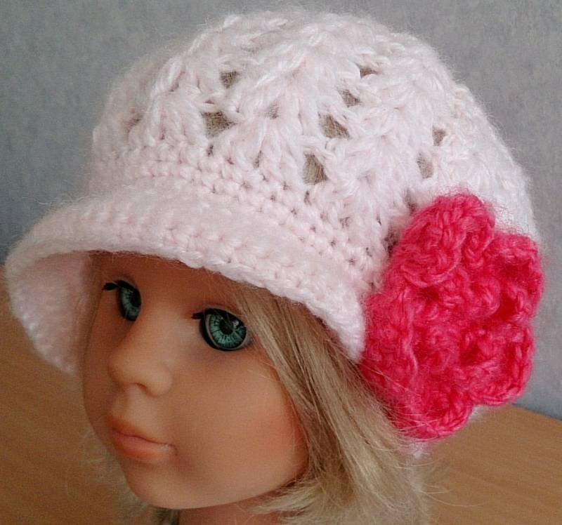Mädchen Oder Frauen Rosa Gehäkelte Slouchy Newsboy Mütze Mit Großer Blume von BeautiWoolTreasures