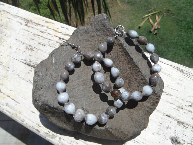Kaua'i Arbeitsplätze Tränen Ohrringe Natürliche Samen Perle Creolen Kaua'i Arbeitsplätze Tränen Ohrringe Natürliche Samen Perle Creolen von BeautifulHiCreations